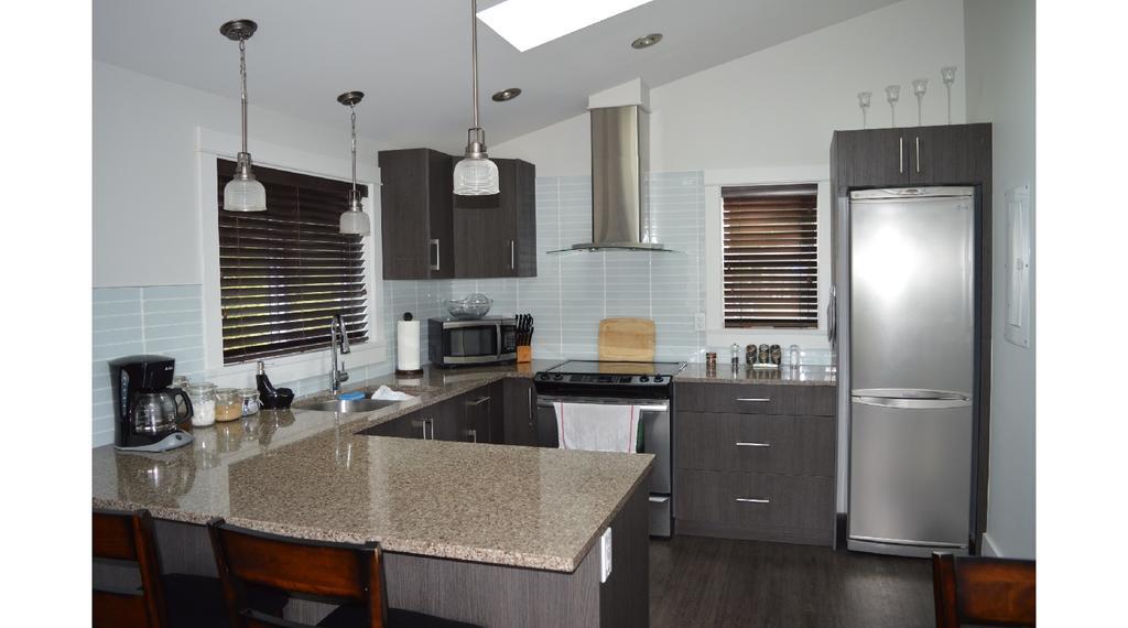 Pair-A-Dice Cottage Port Renfrew Rum bild