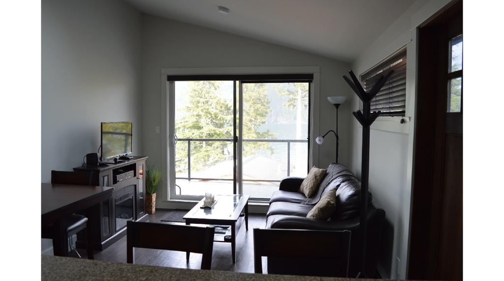 Pair-A-Dice Cottage Port Renfrew Rum bild